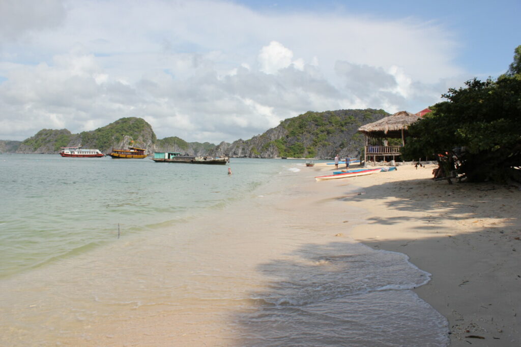 Strand auf Monkey Island, Vietnam (© Natalie Drexl)