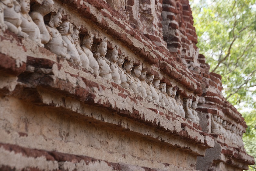 Buddha Büsten verzieren Ruine in Polonnaruwa - Sri Lanka