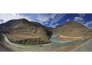 Fluss und Berg Indus ind Indien Copyright @ India Tourism