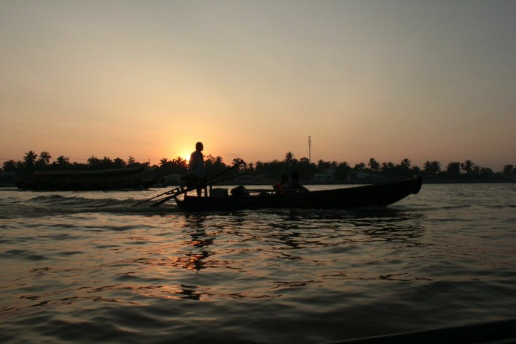 Der Sonnenuntergang im Mekong Delta