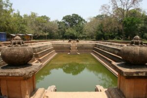 Wahrzeichen Anuradhapuras: Kuttam Pokuna (Zwillingsbecken)